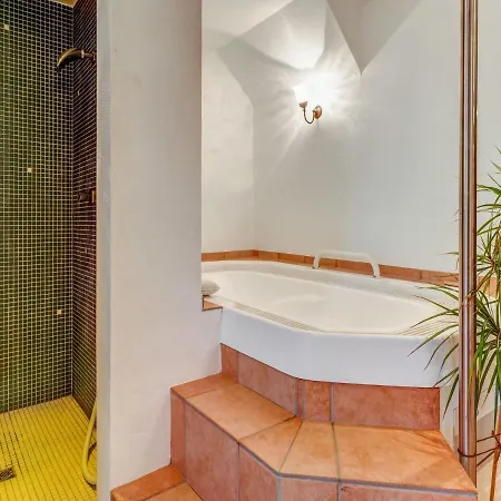 Διαμέρισμα With Wellness Oasis